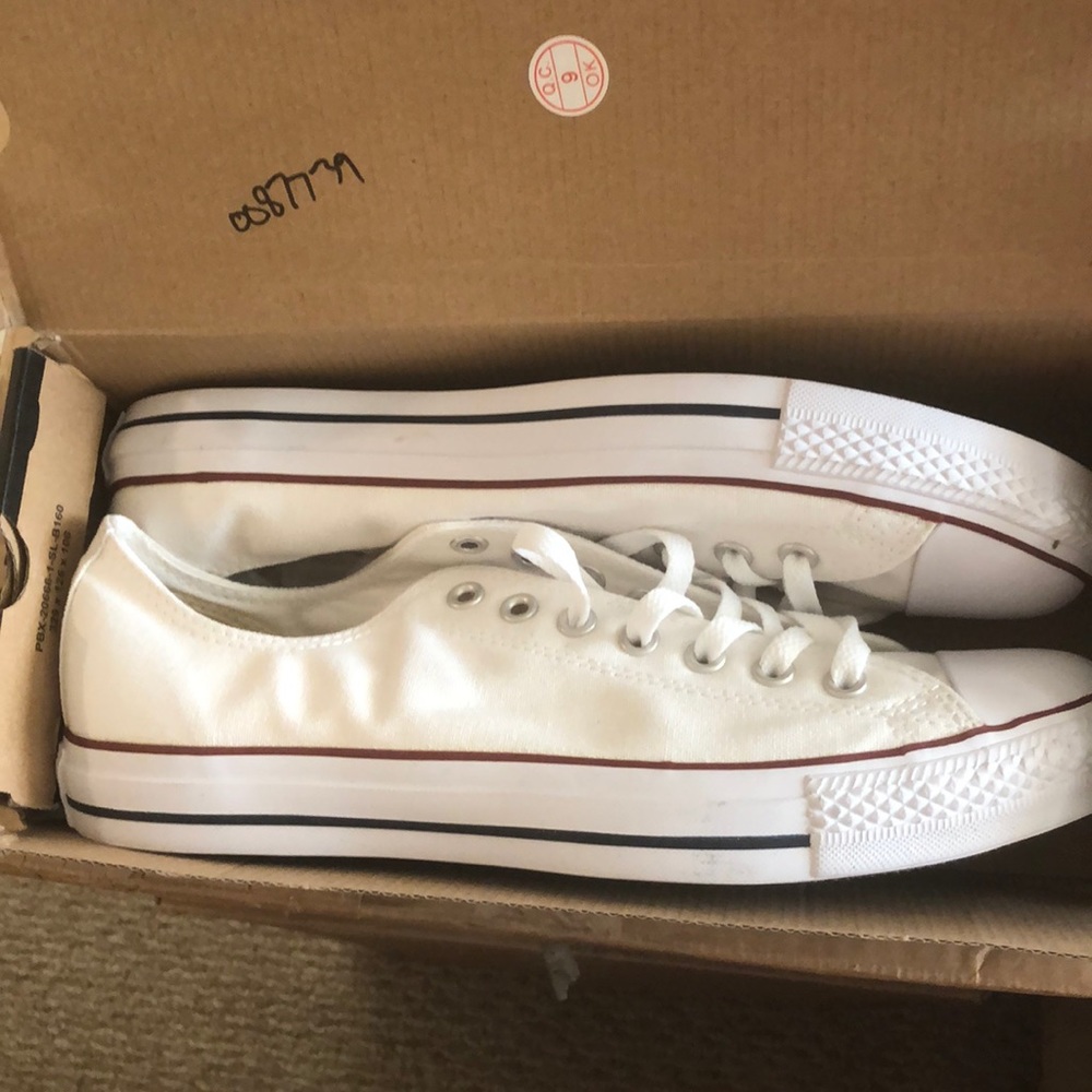 men’s size 10.5 white converse never worn